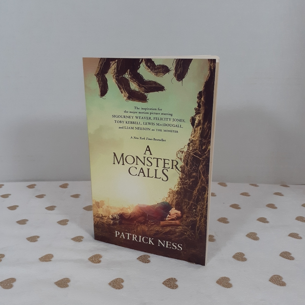 📚🎨 3/$15 *NEW* A Monster Calls Paperback Book